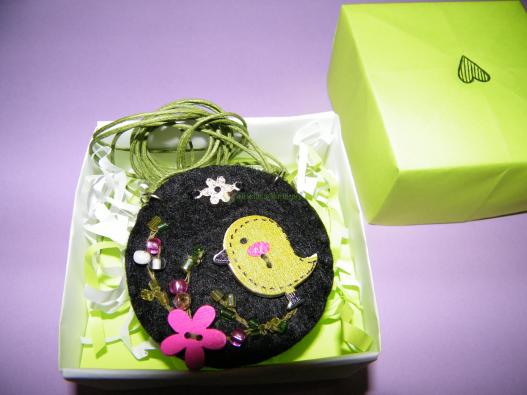 <div style=margin-left:10px><h1>Кулон с кармашком</h1><p><a href="/catalog/bijuteriya/">Біжутерія</a> » <a href="/catalog/bijuteriya/kulony/">Кулони</a></p><i class="fa fa-map-marker"></i> Киевская область, Киев<br /><br /><div class="socdata"><script src="//yastatic.net/es5-shims/0.0.2/es5-shims.min.js"></script>
                                            <script src="//yastatic.net/share2/share.js"></script>
                                            <div class="ya-share2" data-services="facebook,gplus,twitter,lj,viber,whatsapp,skype" data-counter=""></div></div>