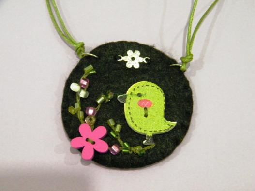 <div style=margin-left:10px><h1>Кулон с кармашком</h1><p><a href="/catalog/bijuteriya/">Біжутерія</a> » <a href="/catalog/bijuteriya/kulony/">Кулони</a></p><i class="fa fa-map-marker"></i> Киевская область, Киев<br /><br /><div class="socdata"><script src="//yastatic.net/es5-shims/0.0.2/es5-shims.min.js"></script>
                                            <script src="//yastatic.net/share2/share.js"></script>
                                            <div class="ya-share2" data-services="facebook,gplus,twitter,lj,viber,whatsapp,skype" data-counter=""></div></div>