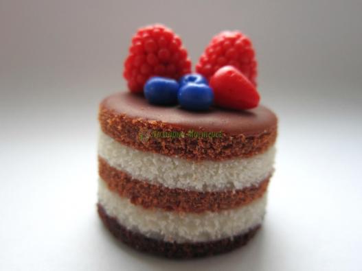 <div style=margin-left:10px><h1>Вкусная ложечка</h1><p><a href="/catalog/ukrasheniya/">Прикраси</a> » <a href="/catalog/ukrasheniya/podarki/">Подарунки</a></p><i class="fa fa-map-marker"></i> Сумская область, Липовая Долина<br /><br /><div class="socdata"><script src="//yastatic.net/es5-shims/0.0.2/es5-shims.min.js"></script>
                                            <script src="//yastatic.net/share2/share.js"></script>
                                            <div class="ya-share2" data-services="facebook,gplus,twitter,lj,viber,whatsapp,skype" data-counter=""></div></div>