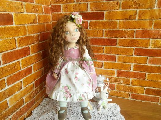 <div style=margin-left:10px><h1>Авторская интерьерная текстильная кукла</h1><p><a href="/catalog/igrushki/">Iграшки</a> » <a href="/catalog/igrushki/kukly/">Кукли</a></p><i class="fa fa-map-marker"></i> Харьковская область, Бабаи<br /><br /><div class="socdata"><script src="//yastatic.net/es5-shims/0.0.2/es5-shims.min.js"></script>
                                            <script src="//yastatic.net/share2/share.js"></script>
                                            <div class="ya-share2" data-services="facebook,gplus,twitter,lj,viber,whatsapp,skype" data-counter=""></div></div>