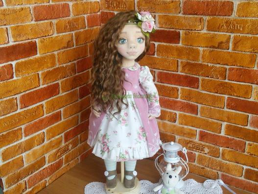 <div style=margin-left:10px><h1>Авторская интерьерная текстильная кукла</h1><p><a href="/catalog/igrushki/">Iграшки</a> » <a href="/catalog/igrushki/kukly/">Кукли</a></p><i class="fa fa-map-marker"></i> Харьковская область, Бабаи<br /><br /><div class="socdata"><script src="//yastatic.net/es5-shims/0.0.2/es5-shims.min.js"></script>
                                            <script src="//yastatic.net/share2/share.js"></script>
                                            <div class="ya-share2" data-services="facebook,gplus,twitter,lj,viber,whatsapp,skype" data-counter=""></div></div>