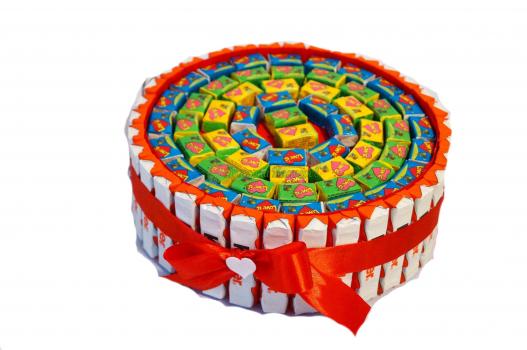 <div style=margin-left:10px><h1>Торты из конфет </h1><p><a href="/catalog/podarki--suveniry/">Подарунки, сувеніри</a> » <a href="/catalog/podarki--suveniry/podarki/">Подарунки</a></p><i class="fa fa-map-marker"></i> Харьковская область, Харьков<br /><br /><div class="socdata"><script src="//yastatic.net/es5-shims/0.0.2/es5-shims.min.js"></script>
                                            <script src="//yastatic.net/share2/share.js"></script>
                                            <div class="ya-share2" data-services="facebook,gplus,twitter,lj,viber,whatsapp,skype" data-counter=""></div></div>