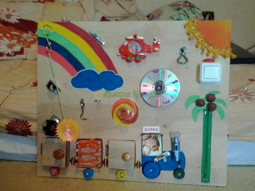 <div style=margin-left:10px><h1>Бизиборд, развивающая игрушка</h1><p><a href="/catalog/podarki--suveniry/">Подарунки, сувеніри</a> » <a href="/catalog/podarki--suveniry/igrushki/">Iграшки</a></p><i class="fa fa-map-marker"></i> Киевская область, Киев<br /><br /><div class="socdata"><script src="//yastatic.net/es5-shims/0.0.2/es5-shims.min.js"></script>
                                            <script src="//yastatic.net/share2/share.js"></script>
                                            <div class="ya-share2" data-services="facebook,gplus,twitter,lj,viber,whatsapp,skype" data-counter=""></div></div>