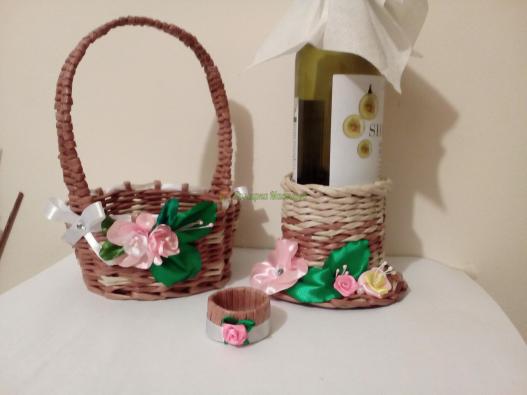 <div style=margin-left:10px><h1>"Пасхальное трио"</h1><p><a href="/catalog/podarki--suveniry/">Подарунки, сувеніри</a> » <a href="/catalog/podarki--suveniry/podarki/">Подарунки</a></p><i class="fa fa-map-marker"></i> Одесская область, Одесса<br /><br /><div class="socdata"><script src="//yastatic.net/es5-shims/0.0.2/es5-shims.min.js"></script>
                                            <script src="//yastatic.net/share2/share.js"></script>
                                            <div class="ya-share2" data-services="facebook,gplus,twitter,lj,viber,whatsapp,skype" data-counter=""></div></div>