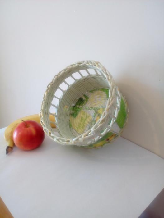 <div style=margin-left:10px><h1>Конфетница плетеная</h1><p><a href="/catalog/ukrasheniya/">Прикраси</a> » <a href="/catalog/ukrasheniya/podarki/">Подарунки</a></p><i class="fa fa-map-marker"></i> Одесская область, Одесса<br /><br /><div class="socdata"><script src="//yastatic.net/es5-shims/0.0.2/es5-shims.min.js"></script>
                                            <script src="//yastatic.net/share2/share.js"></script>
                                            <div class="ya-share2" data-services="facebook,gplus,twitter,lj,viber,whatsapp,skype" data-counter=""></div></div>