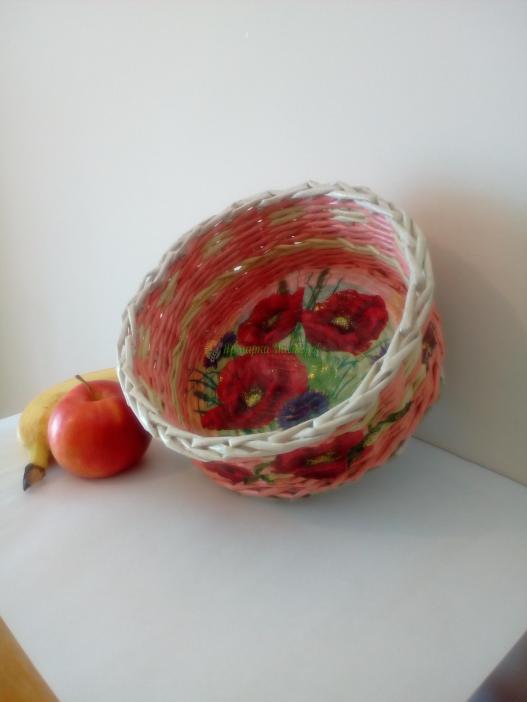 <div style=margin-left:10px><h1>Конфетница плетеная</h1><p><a href="/catalog/ukrasheniya/">Прикраси</a> » <a href="/catalog/ukrasheniya/podarki/">Подарунки</a></p><i class="fa fa-map-marker"></i> Одесская область, Одесса<br /><br /><div class="socdata"><script src="//yastatic.net/es5-shims/0.0.2/es5-shims.min.js"></script>
                                            <script src="//yastatic.net/share2/share.js"></script>
                                            <div class="ya-share2" data-services="facebook,gplus,twitter,lj,viber,whatsapp,skype" data-counter=""></div></div>