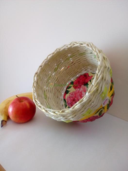 <div style=margin-left:10px><h1>Конфетница плетеная</h1><p><a href="/catalog/ukrasheniya/">Прикраси</a> » <a href="/catalog/ukrasheniya/podarki/">Подарунки</a></p><i class="fa fa-map-marker"></i> Одесская область, Одесса<br /><br /><div class="socdata"><script src="//yastatic.net/es5-shims/0.0.2/es5-shims.min.js"></script>
                                            <script src="//yastatic.net/share2/share.js"></script>
                                            <div class="ya-share2" data-services="facebook,gplus,twitter,lj,viber,whatsapp,skype" data-counter=""></div></div>