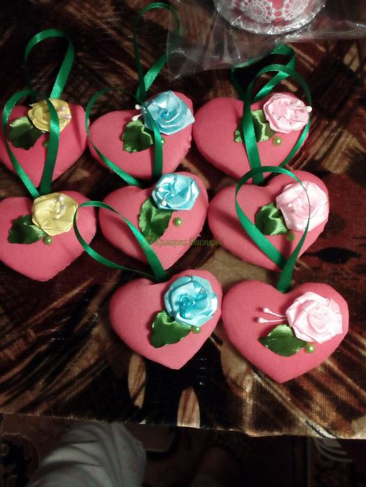 <div style=margin-left:10px><h1>Игольница Сердечко</h1><p><a href="/catalog/ukrasheniya/">Прикраси</a> » <a href="/catalog/ukrasheniya/podarki/">Подарунки</a></p><i class="fa fa-map-marker"></i> Одесская область, Одесса<br /><br /><div class="socdata"><script src="//yastatic.net/es5-shims/0.0.2/es5-shims.min.js"></script>
                                            <script src="//yastatic.net/share2/share.js"></script>
                                            <div class="ya-share2" data-services="facebook,gplus,twitter,lj,viber,whatsapp,skype" data-counter=""></div></div>