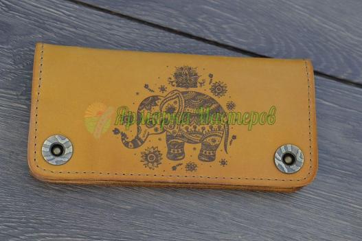 <div style=margin-left:10px><h1>Кошелек Катрин. </h1><p><a href="/catalog/ukrasheniya/">Прикраси</a> » <a href="/catalog/ukrasheniya/aksessuary/">Аксесуари</a></p><i class="fa fa-map-marker"></i> Харьковская область, Харьков<br /><br /><div class="socdata"><script src="//yastatic.net/es5-shims/0.0.2/es5-shims.min.js"></script>
                                            <script src="//yastatic.net/share2/share.js"></script>
                                            <div class="ya-share2" data-services="facebook,gplus,twitter,lj,viber,whatsapp,skype" data-counter=""></div></div>