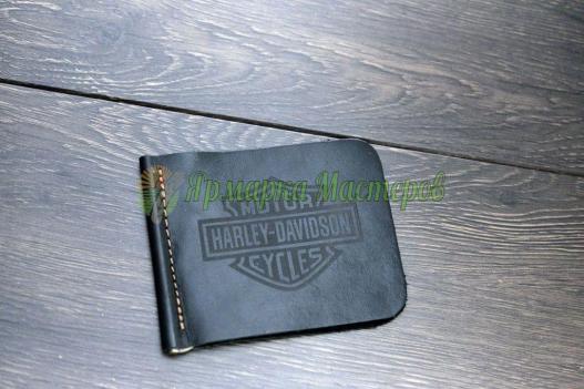 <div style=margin-left:10px><h1>Зажим для женег</h1><p><a href="/catalog/podarki--suveniry/">Подарунки, сувеніри</a> » <a href="/catalog/podarki--suveniry/podarki/">Подарунки</a></p><i class="fa fa-map-marker"></i> Харьковская область, Харьков<br /><br /><div class="socdata"><script src="//yastatic.net/es5-shims/0.0.2/es5-shims.min.js"></script>
                                            <script src="//yastatic.net/share2/share.js"></script>
                                            <div class="ya-share2" data-services="facebook,gplus,twitter,lj,viber,whatsapp,skype" data-counter=""></div></div>