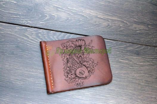 <div style=margin-left:10px><h1>Зажим для женег</h1><p><a href="/catalog/podarki--suveniry/">Подарунки, сувеніри</a> » <a href="/catalog/podarki--suveniry/podarki/">Подарунки</a></p><i class="fa fa-map-marker"></i> Харьковская область, Харьков<br /><br /><div class="socdata"><script src="//yastatic.net/es5-shims/0.0.2/es5-shims.min.js"></script>
                                            <script src="//yastatic.net/share2/share.js"></script>
                                            <div class="ya-share2" data-services="facebook,gplus,twitter,lj,viber,whatsapp,skype" data-counter=""></div></div>