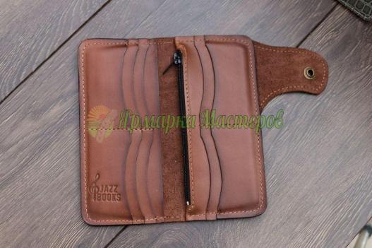 <div style=margin-left:10px><h1>Портмоне Traveler</h1><p><a href="/catalog/podarki--suveniry/">Подарунки, сувеніри</a> » <a href="/catalog/podarki--suveniry/podarki/">Подарунки</a></p><i class="fa fa-map-marker"></i> Харьковская область, Харьков<br /><br /><div class="socdata"><script src="//yastatic.net/es5-shims/0.0.2/es5-shims.min.js"></script>
                                            <script src="//yastatic.net/share2/share.js"></script>
                                            <div class="ya-share2" data-services="facebook,gplus,twitter,lj,viber,whatsapp,skype" data-counter=""></div></div>