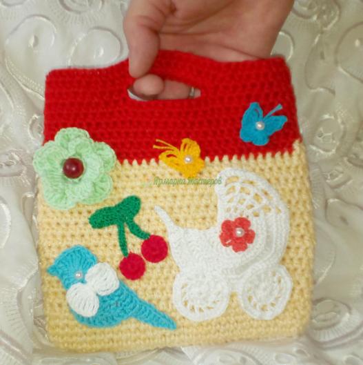 <div style=margin-left:10px><h1>Сумка для девочки с коляской, вишенками, цветочком, птичкой и бабочками</h1><p><a href="/catalog/rukodelie/">Рукоділля</a> » <a href="/catalog/rukodelie/rukodelie--obschee/">Рукоділля, загальне</a></p><i class="fa fa-map-marker"></i> Сумская область, Сумы<br /><br /><div class="socdata"><script src="//yastatic.net/es5-shims/0.0.2/es5-shims.min.js"></script>
                                            <script src="//yastatic.net/share2/share.js"></script>
                                            <div class="ya-share2" data-services="facebook,gplus,twitter,lj,viber,whatsapp,skype" data-counter=""></div></div>