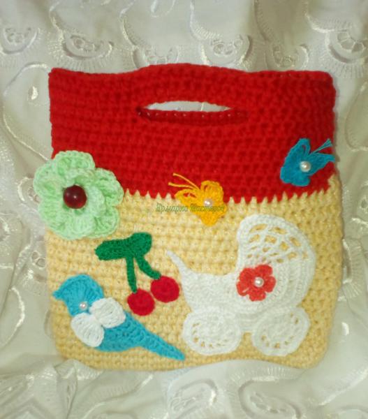 <div style=margin-left:10px><h1>Сумка для девочки с коляской, вишенками, цветочком, птичкой и бабочками</h1><p><a href="/catalog/rukodelie/">Рукоділля</a> » <a href="/catalog/rukodelie/rukodelie--obschee/">Рукоділля, загальне</a></p><i class="fa fa-map-marker"></i> Сумская область, Сумы<br /><br /><div class="socdata"><script src="//yastatic.net/es5-shims/0.0.2/es5-shims.min.js"></script>
                                            <script src="//yastatic.net/share2/share.js"></script>
                                            <div class="ya-share2" data-services="facebook,gplus,twitter,lj,viber,whatsapp,skype" data-counter=""></div></div>