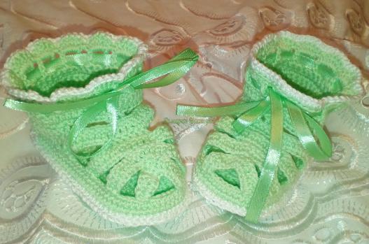 <div style=margin-left:10px><h1>Пинетки-босоножки с лентами для малыша</h1><p><a href="/catalog/rukodelie/">Рукоділля</a> » <a href="/catalog/rukodelie/rukodelie--obschee/">Рукоділля, загальне</a></p><i class="fa fa-map-marker"></i> Сумская область, Сумы<br /><br /><div class="socdata"><script src="//yastatic.net/es5-shims/0.0.2/es5-shims.min.js"></script>
                                            <script src="//yastatic.net/share2/share.js"></script>
                                            <div class="ya-share2" data-services="facebook,gplus,twitter,lj,viber,whatsapp,skype" data-counter=""></div></div>