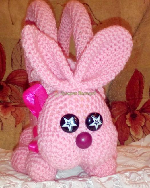 <div style=margin-left:10px><h1>Сумочка-зайка на пуговичке для девочки (с отделением для зеркальца, помадки, румяна и конфеток)</h1><p><a href="/catalog/rukodelie/">Рукоділля</a> » <a href="/catalog/rukodelie/rukodelie--obschee/">Рукоділля, загальне</a></p><i class="fa fa-map-marker"></i> Сумская область, Сумы<br /><br /><div class="socdata"><script src="//yastatic.net/es5-shims/0.0.2/es5-shims.min.js"></script>
                                            <script src="//yastatic.net/share2/share.js"></script>
                                            <div class="ya-share2" data-services="facebook,gplus,twitter,lj,viber,whatsapp,skype" data-counter=""></div></div>