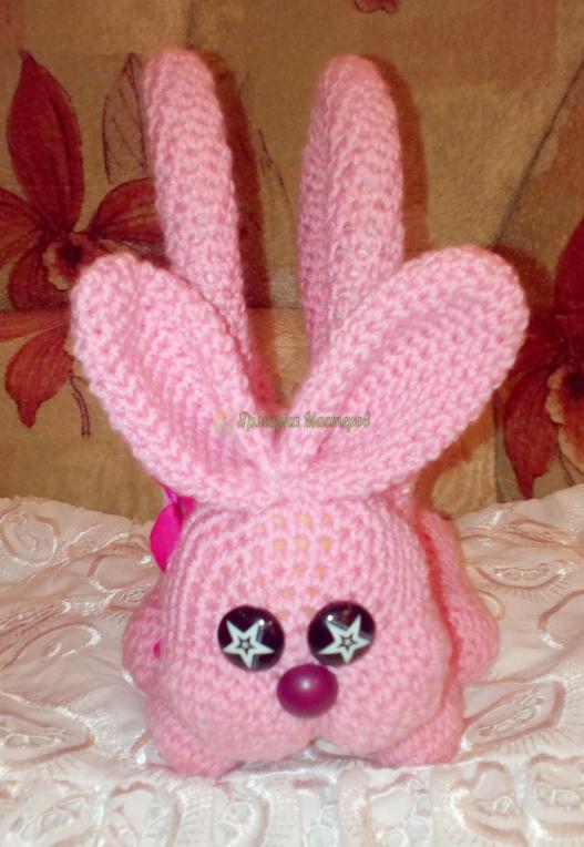 <div style=margin-left:10px><h1>Сумочка-зайка на пуговичке для девочки (с отделением для зеркальца, помадки, румяна и конфеток)</h1><p><a href="/catalog/rukodelie/">Рукоділля</a> » <a href="/catalog/rukodelie/rukodelie--obschee/">Рукоділля, загальне</a></p><i class="fa fa-map-marker"></i> Сумская область, Сумы<br /><br /><div class="socdata"><script src="//yastatic.net/es5-shims/0.0.2/es5-shims.min.js"></script>
                                            <script src="//yastatic.net/share2/share.js"></script>
                                            <div class="ya-share2" data-services="facebook,gplus,twitter,lj,viber,whatsapp,skype" data-counter=""></div></div>