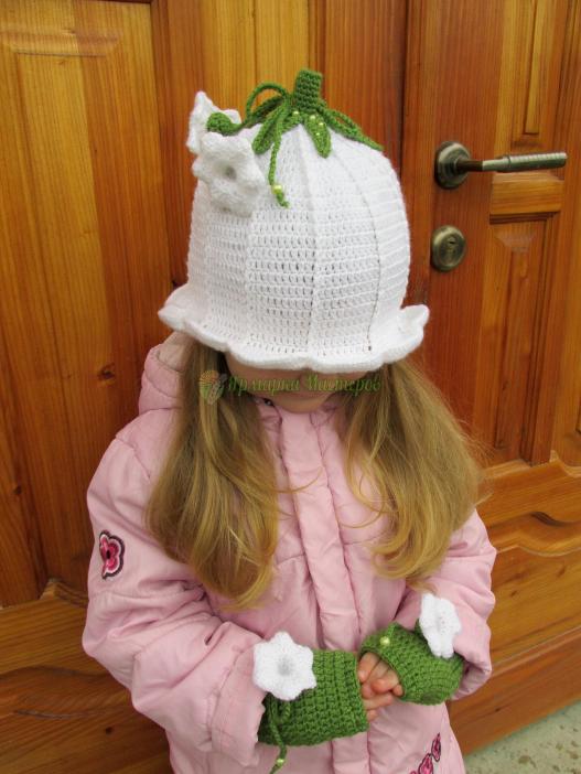 <div style=margin-left:10px><h1>Комплект: шапка-дзвіночок+ митенки</h1><p><a href="/catalog/golovnue_ubory/">Головні убори
</a> » <a href="/catalog/golovnue_ubory/shapki/">Шапки</a></p><i class="fa fa-map-marker"></i> Львовская область, Дрогобыч<br /><br /><div class="socdata"><script src="//yastatic.net/es5-shims/0.0.2/es5-shims.min.js"></script>
                                            <script src="//yastatic.net/share2/share.js"></script>
                                            <div class="ya-share2" data-services="facebook,gplus,twitter,lj,viber,whatsapp,skype" data-counter=""></div></div>