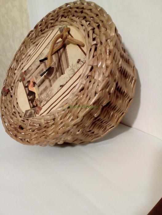 <div style=margin-left:10px><h1>Шкатулка "Ретро"</h1><p><a href="/catalog/ukrasheniya/">Прикраси</a> » <a href="/catalog/ukrasheniya/podarki/">Подарунки</a></p><i class="fa fa-map-marker"></i> Одесская область, Одесса<br /><br /><div class="socdata"><script src="//yastatic.net/es5-shims/0.0.2/es5-shims.min.js"></script>
                                            <script src="//yastatic.net/share2/share.js"></script>
                                            <div class="ya-share2" data-services="facebook,gplus,twitter,lj,viber,whatsapp,skype" data-counter=""></div></div>