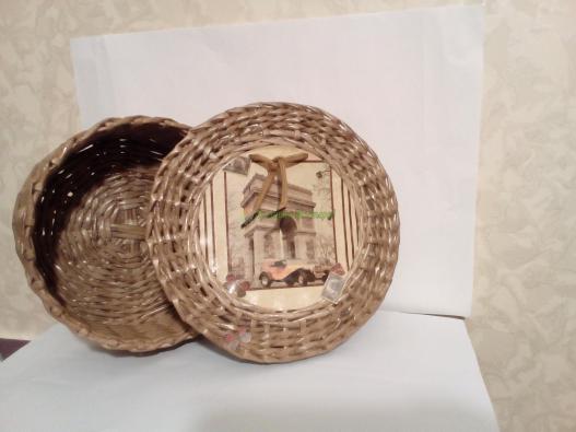 <div style=margin-left:10px><h1>Шкатулка "Ретро"</h1><p><a href="/catalog/ukrasheniya/">Прикраси</a> » <a href="/catalog/ukrasheniya/podarki/">Подарунки</a></p><i class="fa fa-map-marker"></i> Одесская область, Одесса<br /><br /><div class="socdata"><script src="//yastatic.net/es5-shims/0.0.2/es5-shims.min.js"></script>
                                            <script src="//yastatic.net/share2/share.js"></script>
                                            <div class="ya-share2" data-services="facebook,gplus,twitter,lj,viber,whatsapp,skype" data-counter=""></div></div>