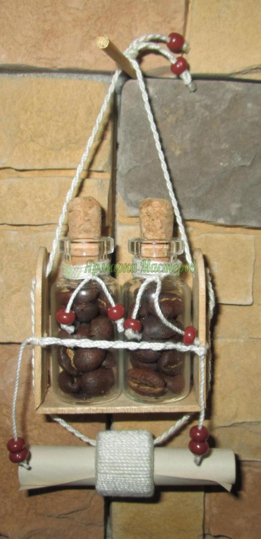 <div style=margin-left:10px><h1>Подвеска бутылочки на полочке</h1><p><a href="/catalog/podarki--suveniry/">Подарунки, сувеніри</a> » <a href="/catalog/podarki--suveniry/suveniry/">Сувеніри</a></p><i class="fa fa-map-marker"></i> Полтавская область, Полтава<br /><br /><div class="socdata"><script src="//yastatic.net/es5-shims/0.0.2/es5-shims.min.js"></script>
                                            <script src="//yastatic.net/share2/share.js"></script>
                                            <div class="ya-share2" data-services="facebook,gplus,twitter,lj,viber,whatsapp,skype" data-counter=""></div></div>