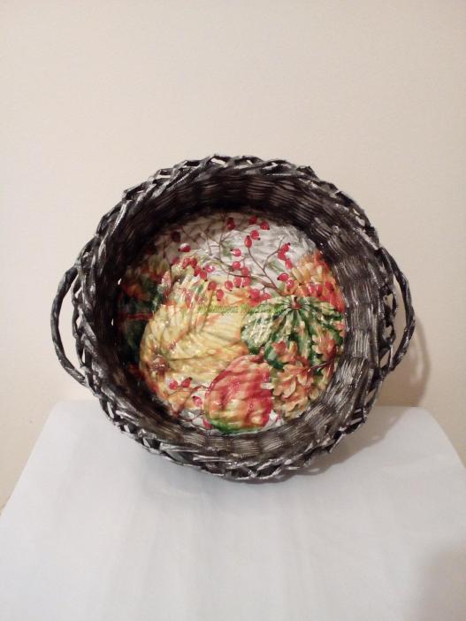 <div style=margin-left:10px><h1>Корзинка плетеная "Осень"</h1><p><a href="/catalog/ukrasheniya/">Прикраси</a> » <a href="/catalog/ukrasheniya/podarki/">Подарунки</a></p><i class="fa fa-map-marker"></i> Одесская область, Одесса<br /><br /><div class="socdata"><script src="//yastatic.net/es5-shims/0.0.2/es5-shims.min.js"></script>
                                            <script src="//yastatic.net/share2/share.js"></script>
                                            <div class="ya-share2" data-services="facebook,gplus,twitter,lj,viber,whatsapp,skype" data-counter=""></div></div>