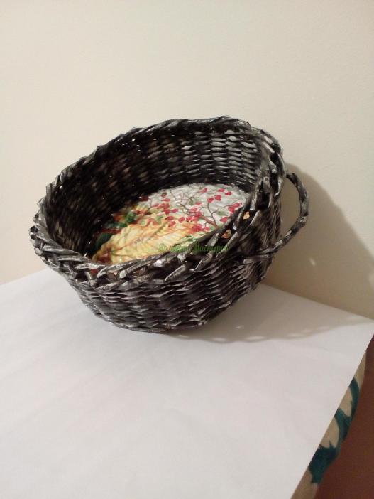 <div style=margin-left:10px><h1>Корзинка плетеная "Осень"</h1><p><a href="/catalog/ukrasheniya/">Прикраси</a> » <a href="/catalog/ukrasheniya/podarki/">Подарунки</a></p><i class="fa fa-map-marker"></i> Одесская область, Одесса<br /><br /><div class="socdata"><script src="//yastatic.net/es5-shims/0.0.2/es5-shims.min.js"></script>
                                            <script src="//yastatic.net/share2/share.js"></script>
                                            <div class="ya-share2" data-services="facebook,gplus,twitter,lj,viber,whatsapp,skype" data-counter=""></div></div>