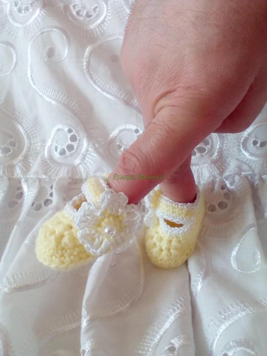 <div style=margin-left:10px><h1>Сувенирные пинетки на автомобильное зеркало заднего вида</h1><p><a href="/catalog/rukodelie/">Рукоділля</a> » <a href="/catalog/rukodelie/rukodelie--obschee/">Рукоділля, загальне</a></p><i class="fa fa-map-marker"></i> Сумская область, Сумы<br /><br /><div class="socdata"><script src="//yastatic.net/es5-shims/0.0.2/es5-shims.min.js"></script>
                                            <script src="//yastatic.net/share2/share.js"></script>
                                            <div class="ya-share2" data-services="facebook,gplus,twitter,lj,viber,whatsapp,skype" data-counter=""></div></div>