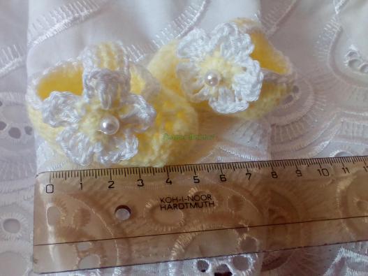 <div style=margin-left:10px><h1>Сувенирные пинетки на автомобильное зеркало заднего вида</h1><p><a href="/catalog/rukodelie/">Рукоділля</a> » <a href="/catalog/rukodelie/rukodelie--obschee/">Рукоділля, загальне</a></p><i class="fa fa-map-marker"></i> Сумская область, Сумы<br /><br /><div class="socdata"><script src="//yastatic.net/es5-shims/0.0.2/es5-shims.min.js"></script>
                                            <script src="//yastatic.net/share2/share.js"></script>
                                            <div class="ya-share2" data-services="facebook,gplus,twitter,lj,viber,whatsapp,skype" data-counter=""></div></div>