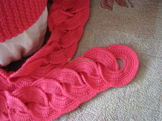 <div style=margin-left:10px><h1>Комплект из шапки и шарфа для девушки</h1><p><a href="/catalog/golovnue_ubory/">Головні убори
</a> » <a href="/catalog/golovnue_ubory/shapki/">Шапки</a></p><i class="fa fa-map-marker"></i> Сумская область, Сумы<br /><br /><div class="socdata"><script src="//yastatic.net/es5-shims/0.0.2/es5-shims.min.js"></script>
                                            <script src="//yastatic.net/share2/share.js"></script>
                                            <div class="ya-share2" data-services="facebook,gplus,twitter,lj,viber,whatsapp,skype" data-counter=""></div></div>