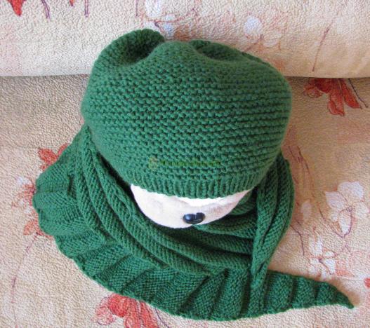 <div style=margin-left:10px><h1>Комплект из шапки и шарфа для девушки</h1><p><a href="/catalog/golovnue_ubory/">Головні убори
</a> » <a href="/catalog/golovnue_ubory/shapki/">Шапки</a></p><i class="fa fa-map-marker"></i> Сумская область, Сумы<br /><br /><div class="socdata"><script src="//yastatic.net/es5-shims/0.0.2/es5-shims.min.js"></script>
                                            <script src="//yastatic.net/share2/share.js"></script>
                                            <div class="ya-share2" data-services="facebook,gplus,twitter,lj,viber,whatsapp,skype" data-counter=""></div></div>