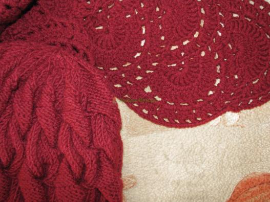 <div style=margin-left:10px><h1>Комплект из шапки и шарфа для женщины</h1><p><a href="/catalog/golovnue_ubory/">Головні убори
</a> » <a href="/catalog/golovnue_ubory/shapki/">Шапки</a></p><i class="fa fa-map-marker"></i> Сумская область, Сумы<br /><br /><div class="socdata"><script src="//yastatic.net/es5-shims/0.0.2/es5-shims.min.js"></script>
                                            <script src="//yastatic.net/share2/share.js"></script>
                                            <div class="ya-share2" data-services="facebook,gplus,twitter,lj,viber,whatsapp,skype" data-counter=""></div></div>