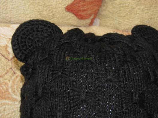 <div style=margin-left:10px><h1>Шапка с помпонами и ушками для молодой девушки</h1><p><a href="/catalog/golovnue_ubory/">Головні убори
</a> » <a href="/catalog/golovnue_ubory/shapki/">Шапки</a></p><i class="fa fa-map-marker"></i> Сумская область, Сумы<br /><br /><div class="socdata"><script src="//yastatic.net/es5-shims/0.0.2/es5-shims.min.js"></script>
                                            <script src="//yastatic.net/share2/share.js"></script>
                                            <div class="ya-share2" data-services="facebook,gplus,twitter,lj,viber,whatsapp,skype" data-counter=""></div></div>