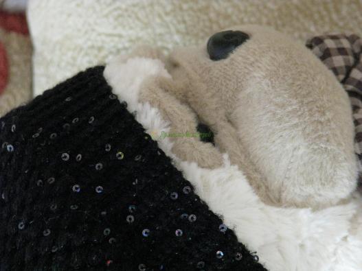 <div style=margin-left:10px><h1>Женская теплая шапка с пайетками. связанная крючком</h1><p><a href="/catalog/golovnue_ubory/">Головні убори
</a> » <a href="/catalog/golovnue_ubory/shapki/">Шапки</a></p><i class="fa fa-map-marker"></i> Сумская область, Сумы<br /><br /><div class="socdata"><script src="//yastatic.net/es5-shims/0.0.2/es5-shims.min.js"></script>
                                            <script src="//yastatic.net/share2/share.js"></script>
                                            <div class="ya-share2" data-services="facebook,gplus,twitter,lj,viber,whatsapp,skype" data-counter=""></div></div>