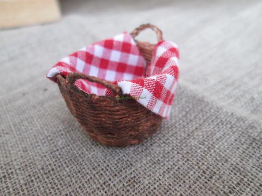 <div style=margin-left:10px><h1>Корзинка</h1><p><a href="/catalog/miniatyury/">Мініатюри</a> » <a href="/catalog/miniatyury/raznoe/">Рiзне</a></p><i class="fa fa-map-marker"></i> Полтавская область, Полтава<br /><br /><div class="socdata"><script src="//yastatic.net/es5-shims/0.0.2/es5-shims.min.js"></script>
                                            <script src="//yastatic.net/share2/share.js"></script>
                                            <div class="ya-share2" data-services="facebook,gplus,twitter,lj,viber,whatsapp,skype" data-counter=""></div></div>