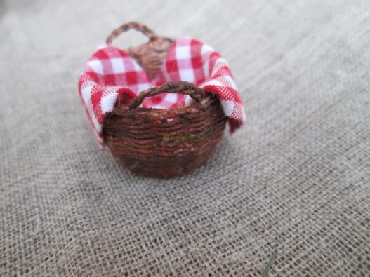 <div style=margin-left:10px><h1>Корзинка</h1><p><a href="/catalog/miniatyury/">Мініатюри</a> » <a href="/catalog/miniatyury/raznoe/">Рiзне</a></p><i class="fa fa-map-marker"></i> Полтавская область, Полтава<br /><br /><div class="socdata"><script src="//yastatic.net/es5-shims/0.0.2/es5-shims.min.js"></script>
                                            <script src="//yastatic.net/share2/share.js"></script>
                                            <div class="ya-share2" data-services="facebook,gplus,twitter,lj,viber,whatsapp,skype" data-counter=""></div></div>