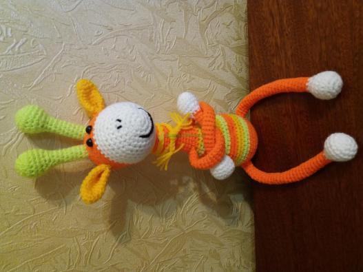 <div style=margin-left:10px><h1>Жирафик </h1><p><a href="/catalog/ukrasheniya/">Прикраси</a> » <a href="/catalog/ukrasheniya/igrushki/">Iграшки</a></p><i class="fa fa-map-marker"></i> Запорожская область, Запорожье<br /><br /><div class="socdata"><script src="//yastatic.net/es5-shims/0.0.2/es5-shims.min.js"></script>
                                            <script src="//yastatic.net/share2/share.js"></script>
                                            <div class="ya-share2" data-services="facebook,gplus,twitter,lj,viber,whatsapp,skype" data-counter=""></div></div>